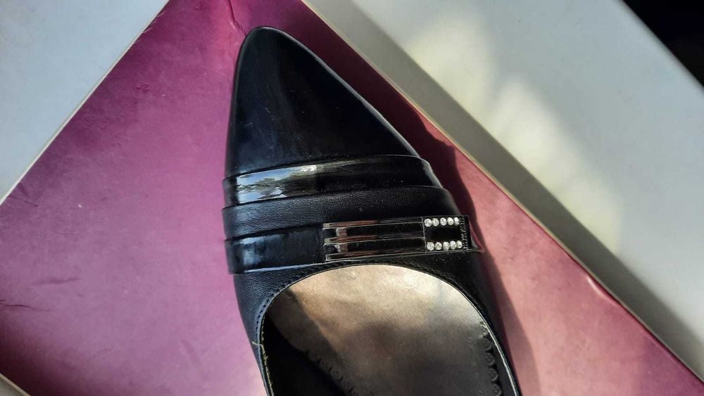 Черные классические туфли