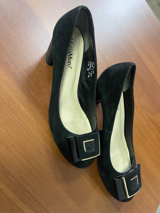 Босоножки черные