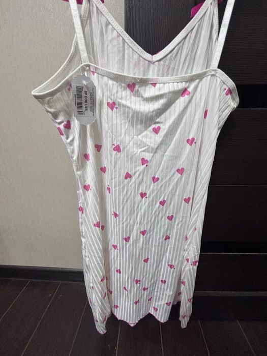 белая и новая ночнушка с сердечками