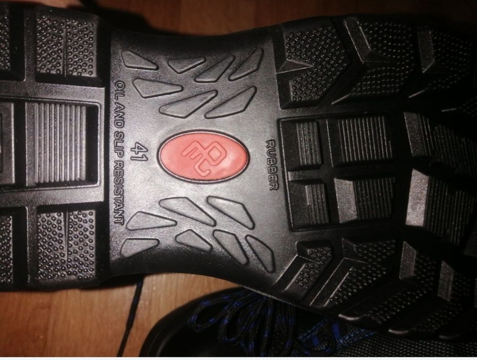 Продам зимние спец ботинки