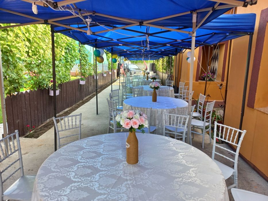 Inchiriez cort,mese,scaune,vesela,aranjamente florale pentru eveniment