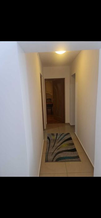 Inchiriez apartament 3 camere zona Decebal