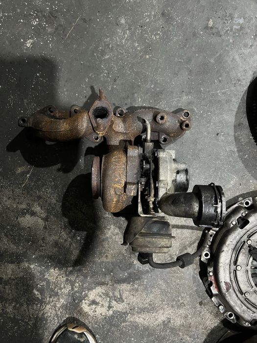 Vând turbină originală pentru motor VW 2.0 TDI cod BKP bkd 140 CP),