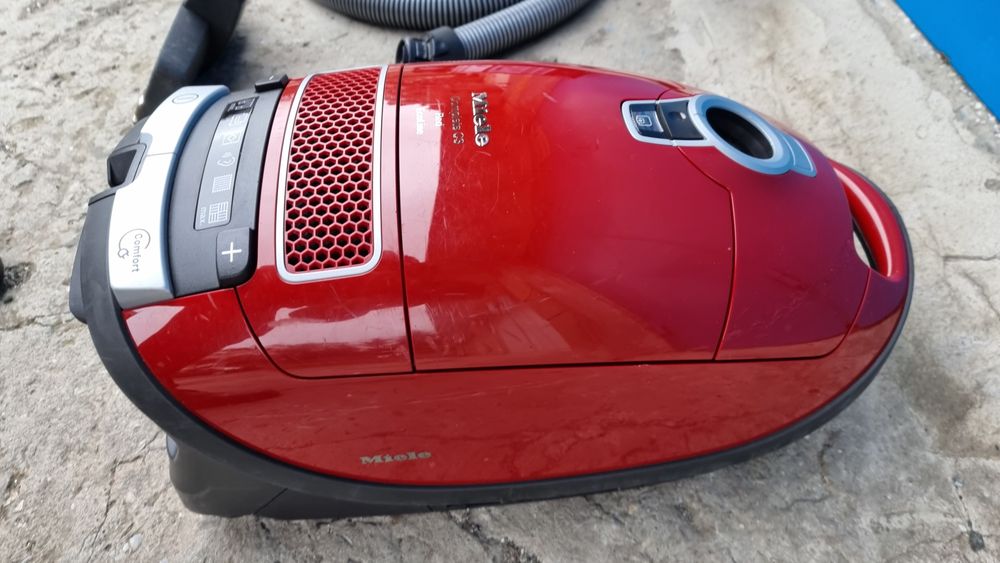 Прахосмукачка-Miele C3