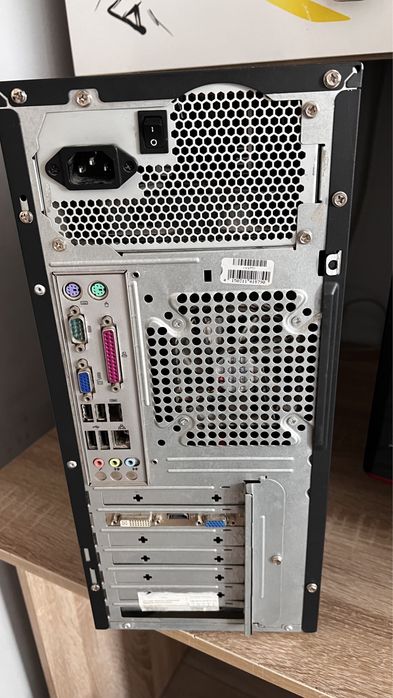 Продается компьютер в комплекте ( мониори процессор)