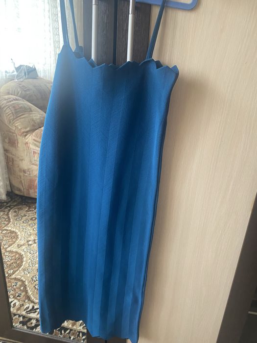 Чисто нова средно дълга синя рокля