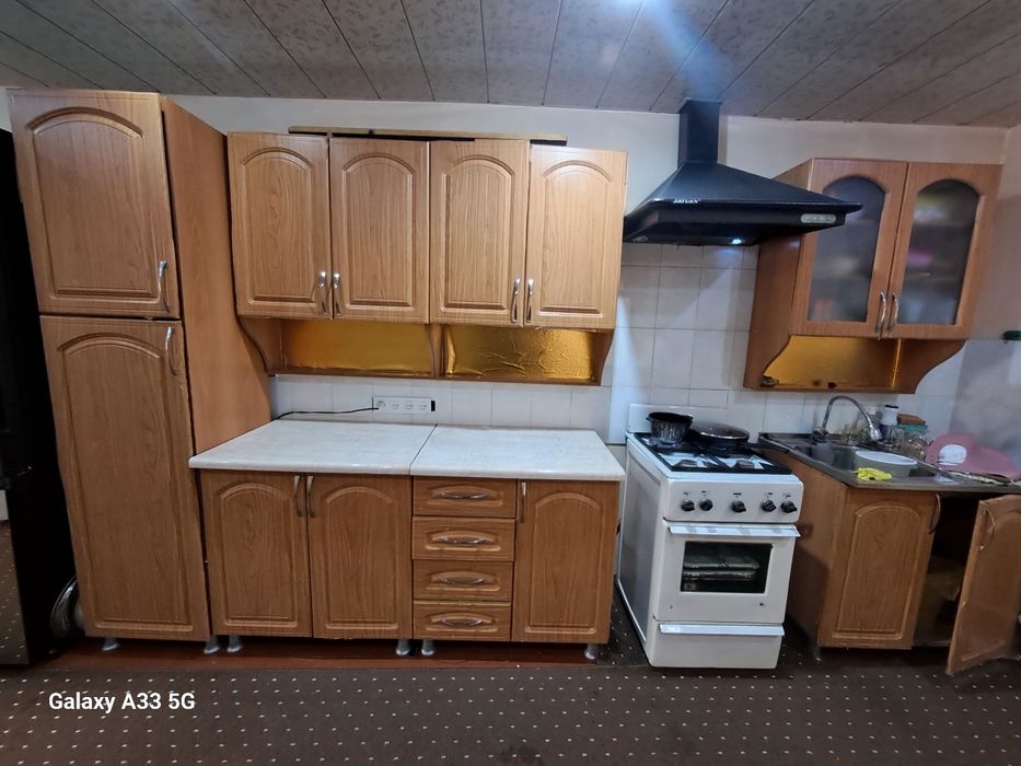 Сотилади кухунный гарнитур