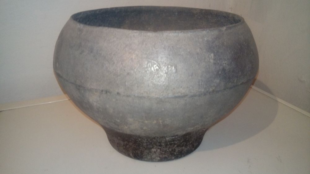 Керамическая ваза 15 000 теңге.