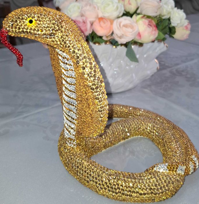 Продаётся  статуэтка кобра