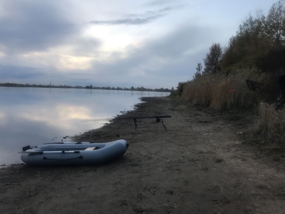 Продам лодку с электромотором и эхолотом