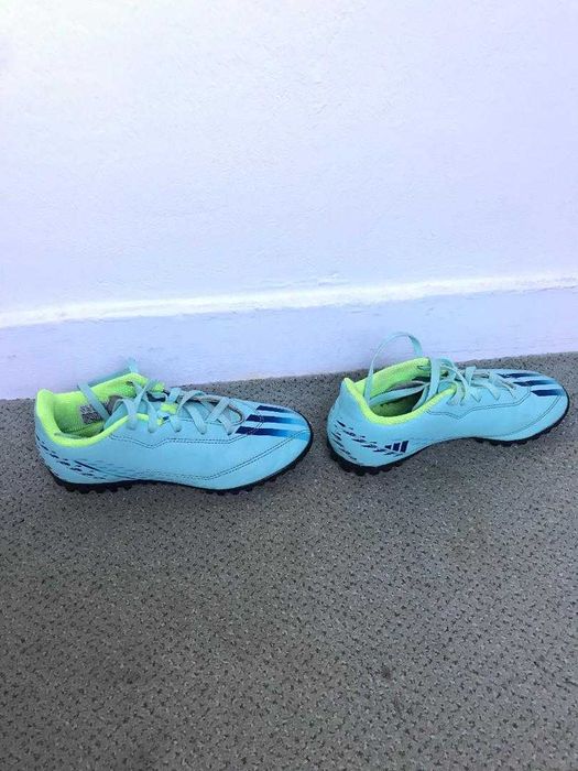 GHe te de fotbal Addids pentru copii, mărime 32 stare foarte bună