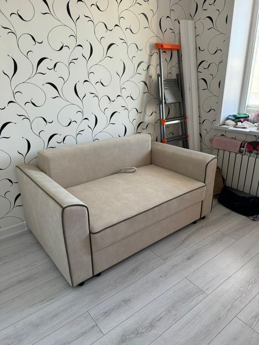 Диван новый с подушкой