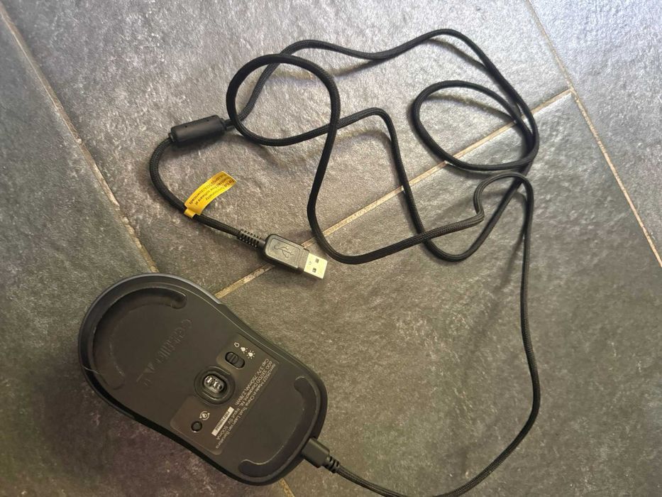 Mouse Gaming Trust GXT cu fir, DPI reglabil, stare foarte bună