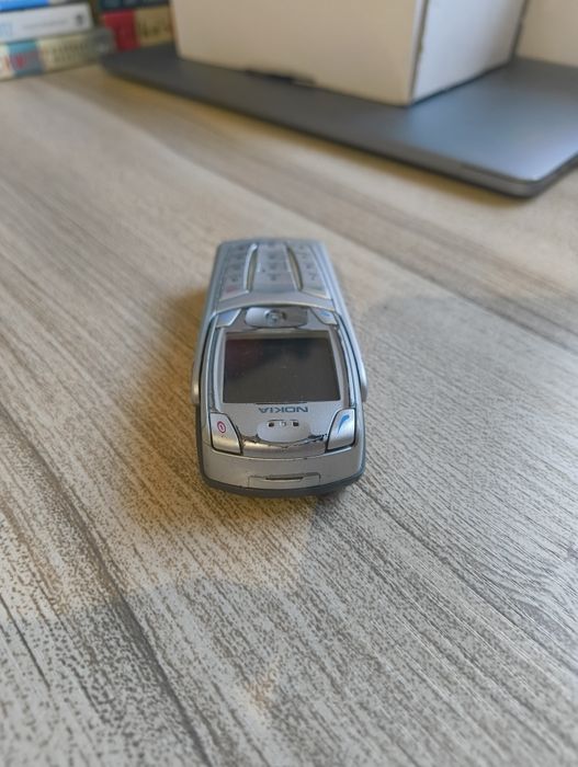 Telefoane vechi Nokia 6822- telefon colecție