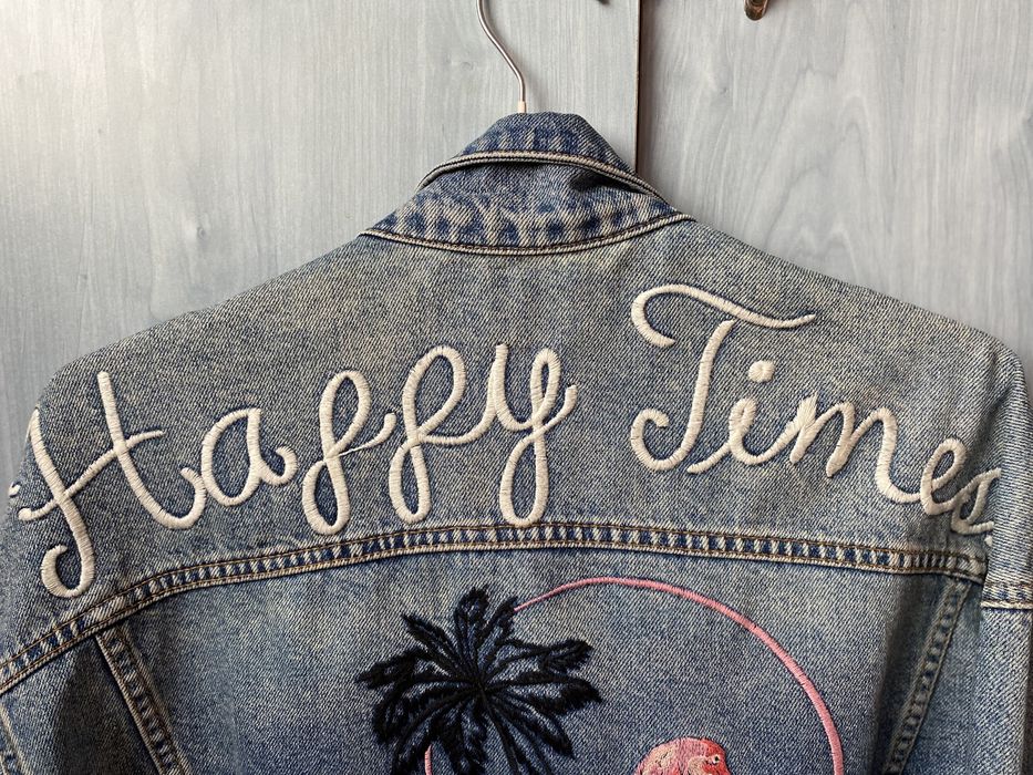 Geaca de blugi cu model brodat in partea din spate, marimea S