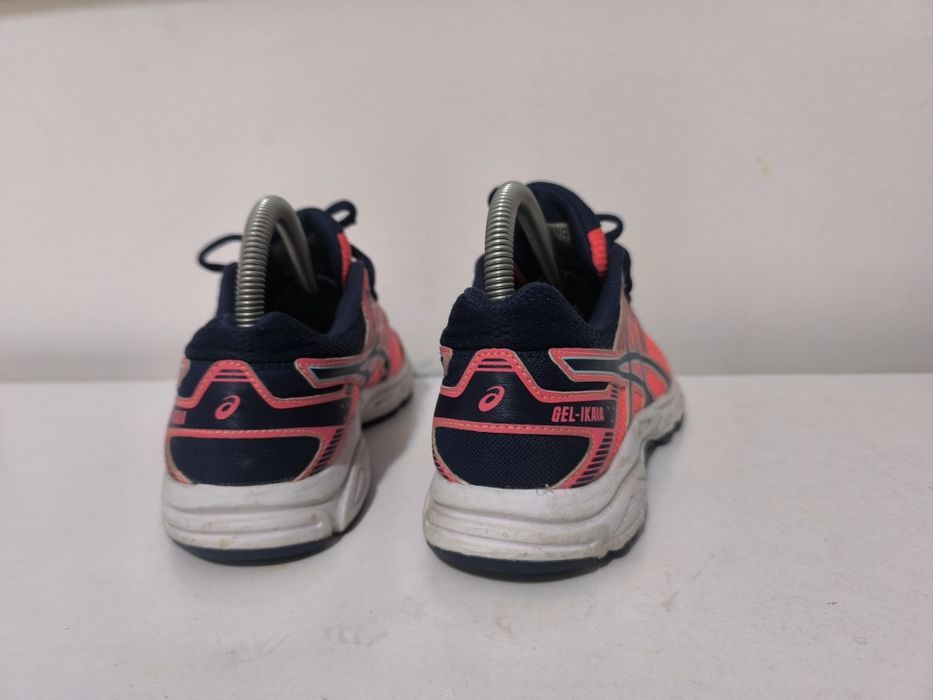 Asics обувки номер 37.5