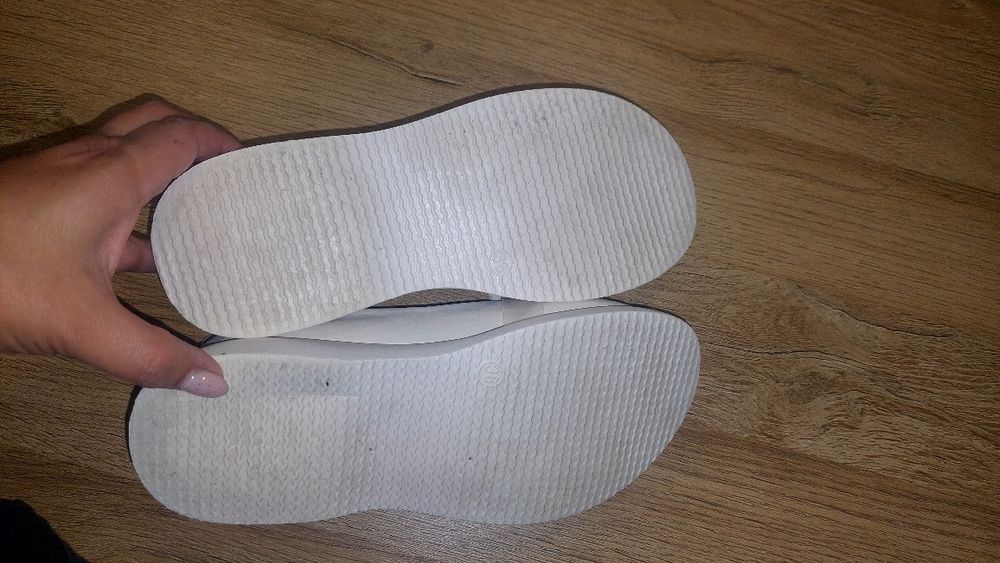 Официални обувки за момиче и кецове