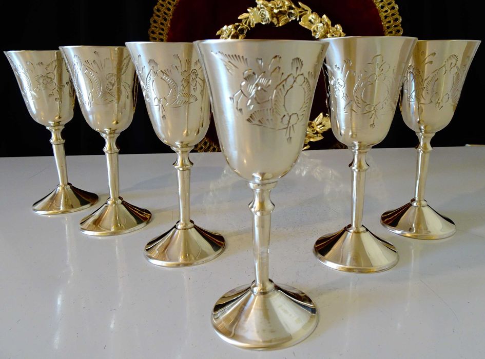 Бронзови чаши за ракия с разкошен бароков релеф,кана.