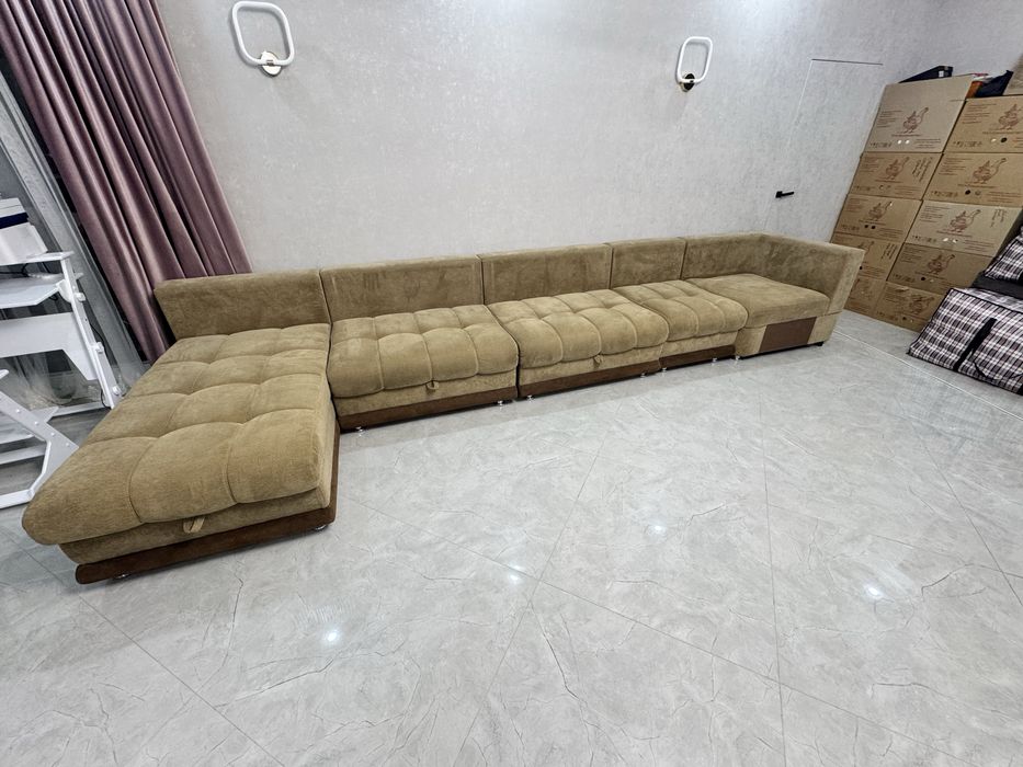 Продается угловой диван размером 5,5 метров