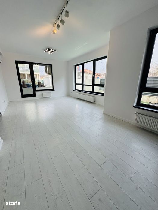 Închiriez apartament 3 camere, curte și loc de parcare