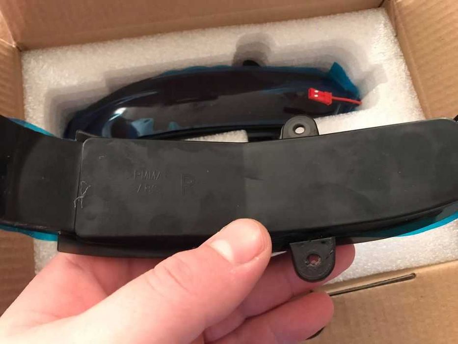 Динамични / Бягащи LED мигачи за w211