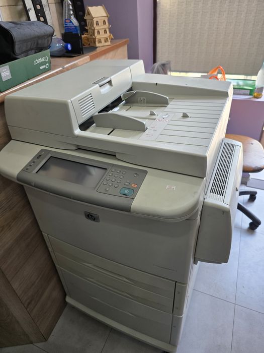 Принтер HP LaserJet 9050 + дополнительный податчик бумаги
