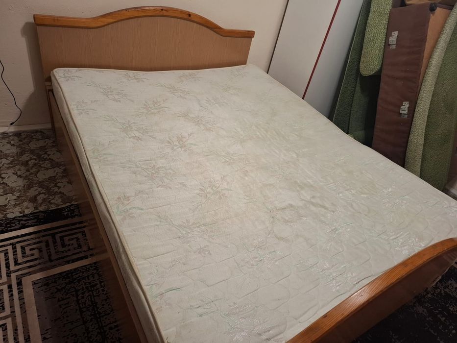 Продам 2х спальную кровать б/у