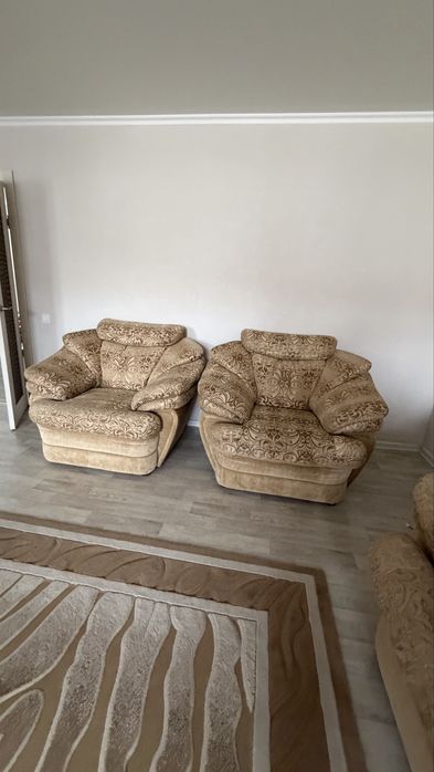 Мягкий уголок: диван и два кресла. Потютьков. Состояние отличное