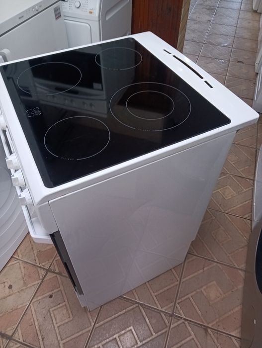 Свободно стояща печка с керамичен плот Gram  с 2 години Гаранция!