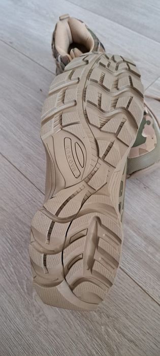 Продам кроссовки