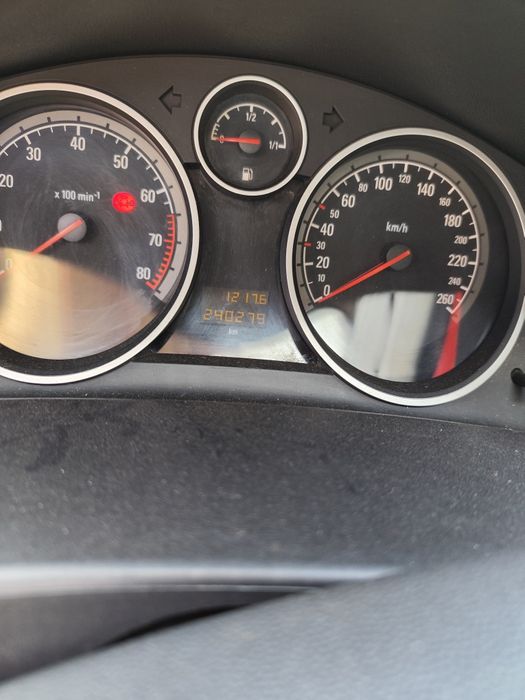 Астра H 1.8 бензин 125 к.с.  цяла за части,бракувана