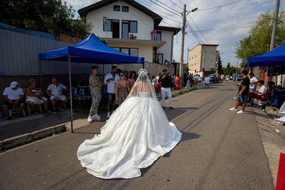 Vand rochie de mireasa cu voal si coronita