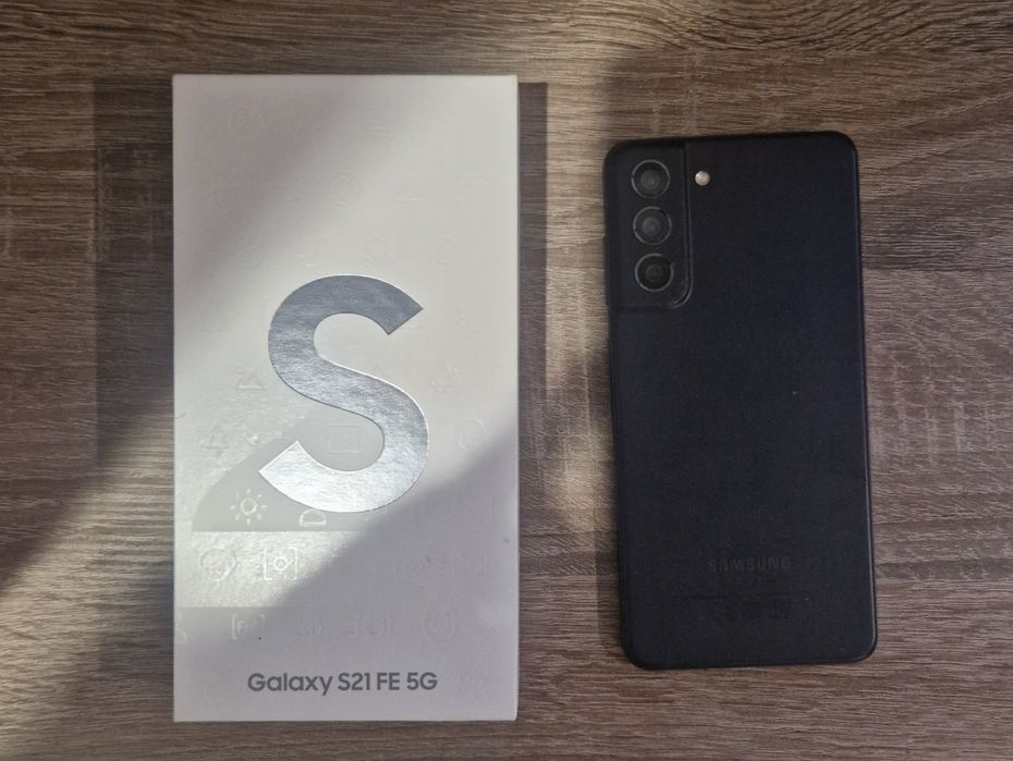 Продам смартфон Samsung S21fe