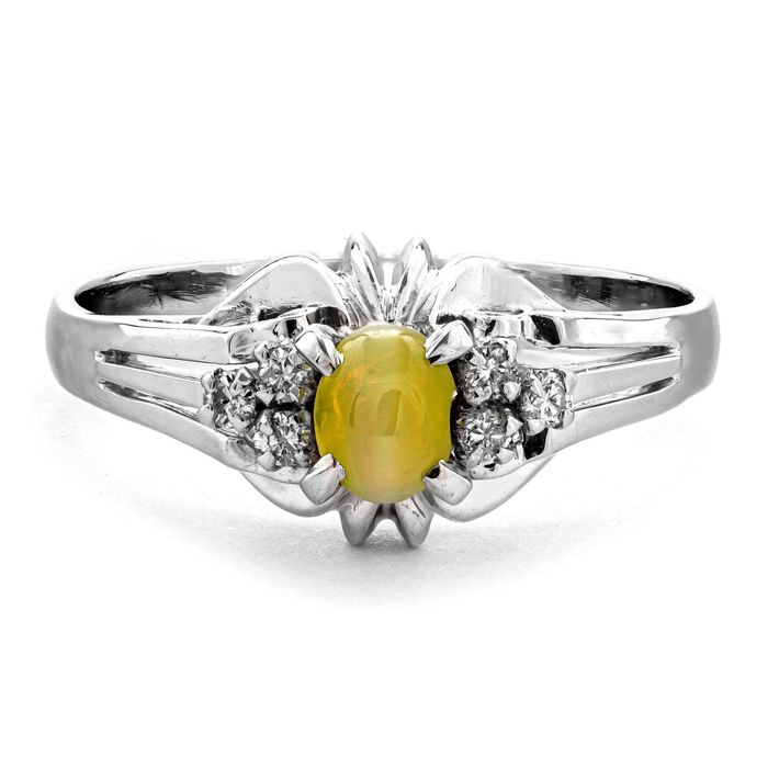 Платинен пръстен с естествен камък Котешко око и Диаманти