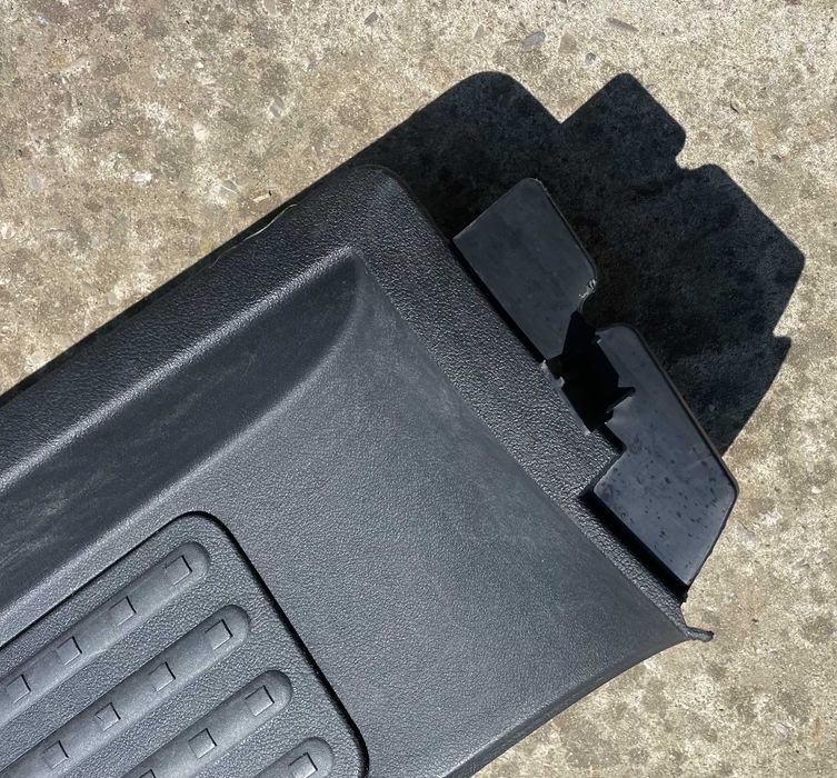 Insertie plastic treapta VW Multivan T6