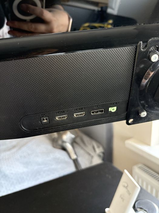 Монитор с кронштейном