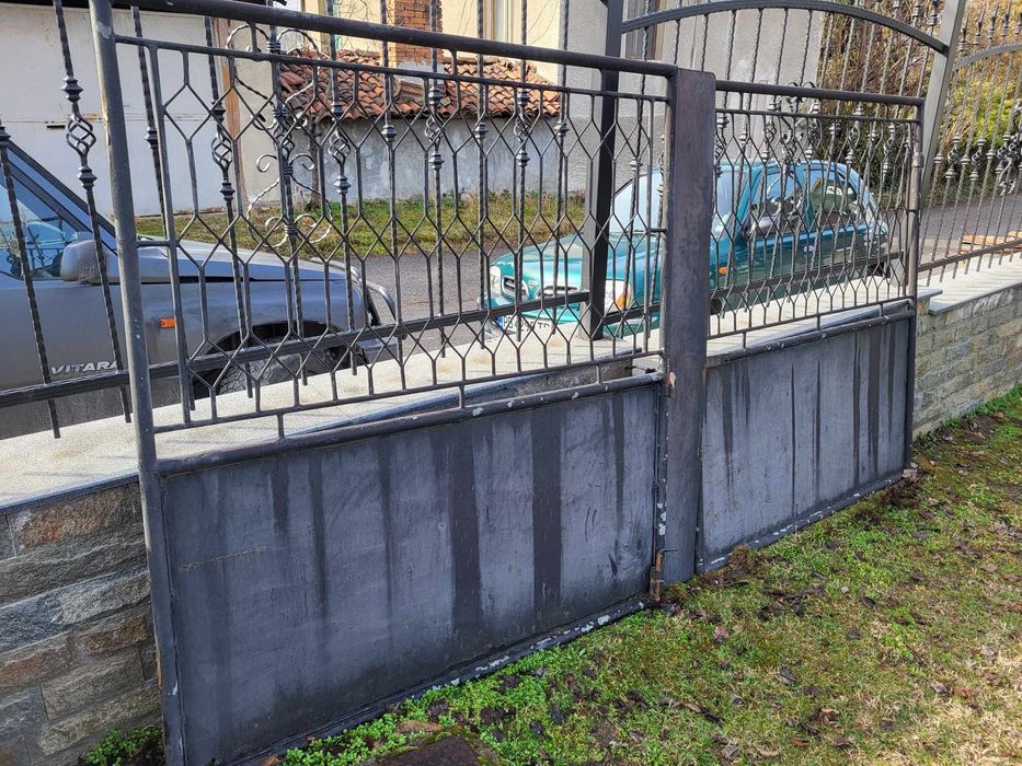 Метална дворна порта с две крила - 3м ширина, 1.65 височина