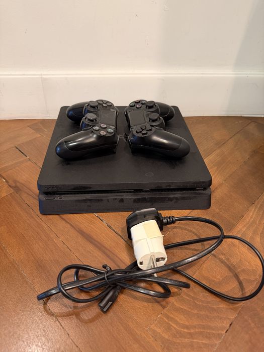 PlayStation 4 (500GB)