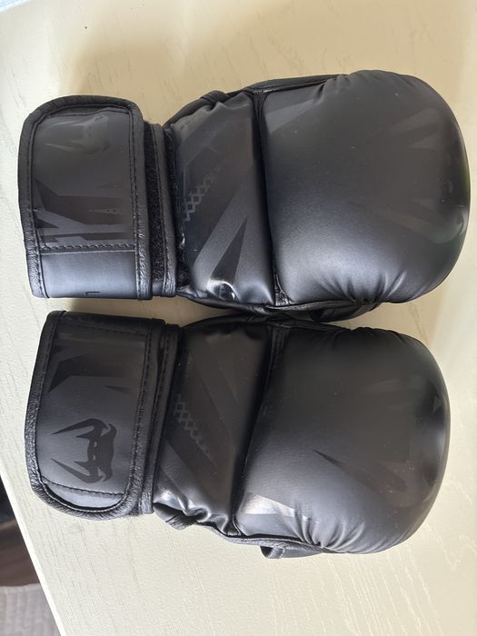 Перчатки Venum черные размер M-L