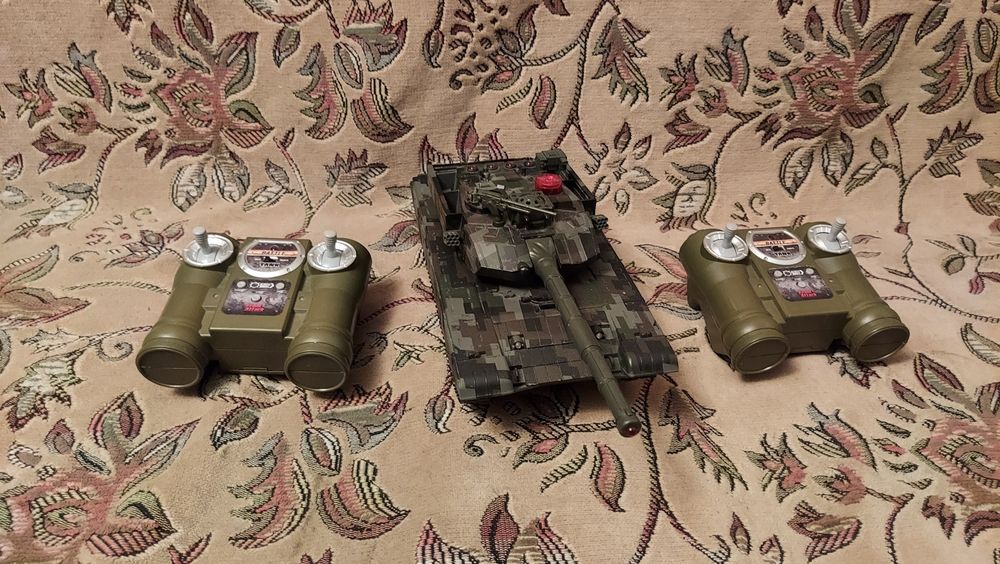 Детский танк на пульте управления