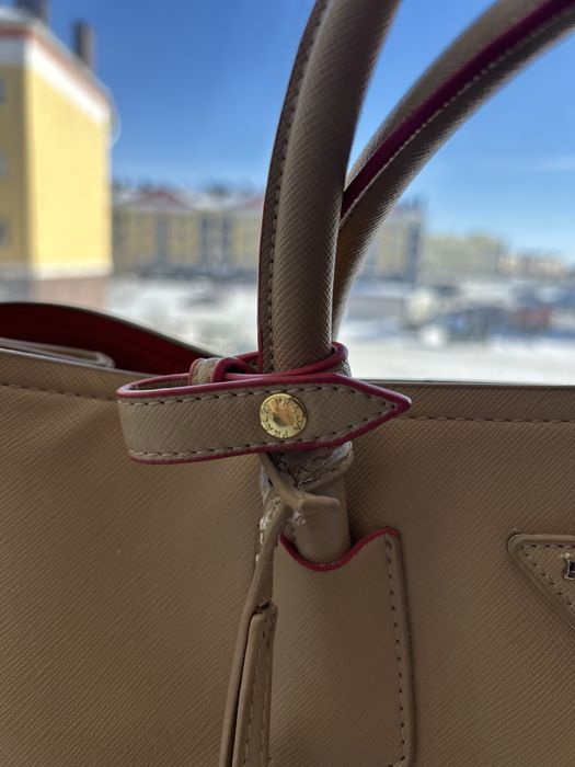 Оригинал Prada Double Bag (Saffiano Cuir) — Caramel/Fuoco