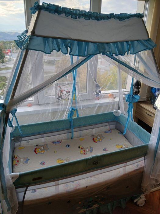 Детско легло тип кошарка