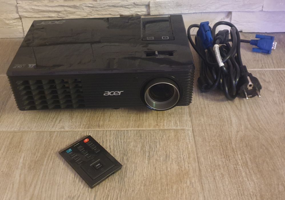 Продавам Проектор Acer x112
