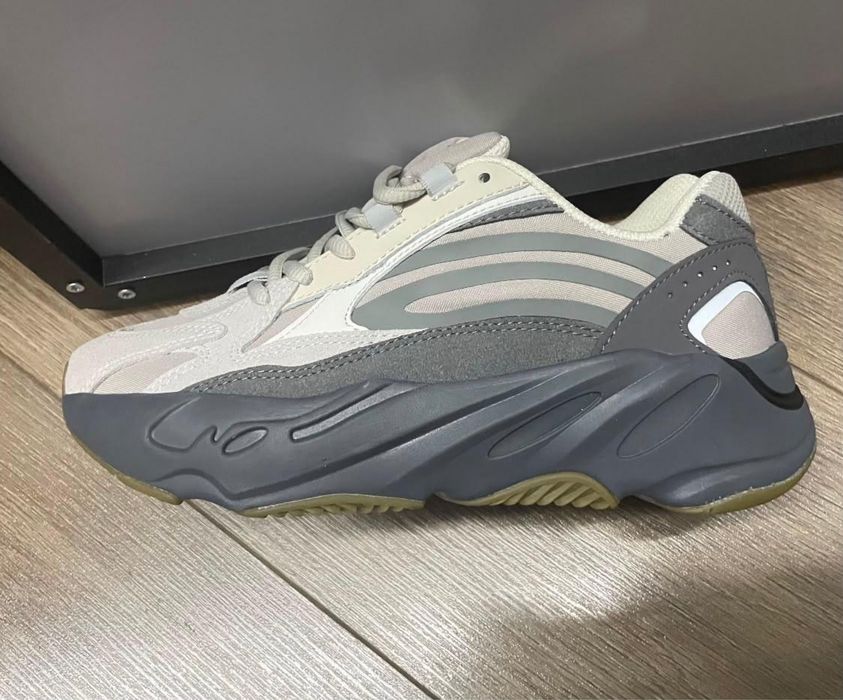 Кроссовки adidas, 38 размер