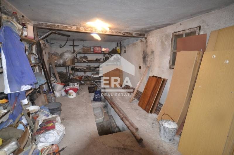 Прекрасна двуетажна къща с двор в квартал ,,Тракийски,,