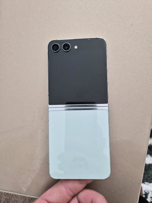 Samsung Z Flip 5 , ca nou