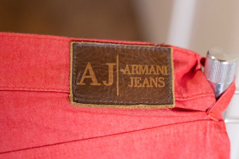 Pantaloni Armani Roșii