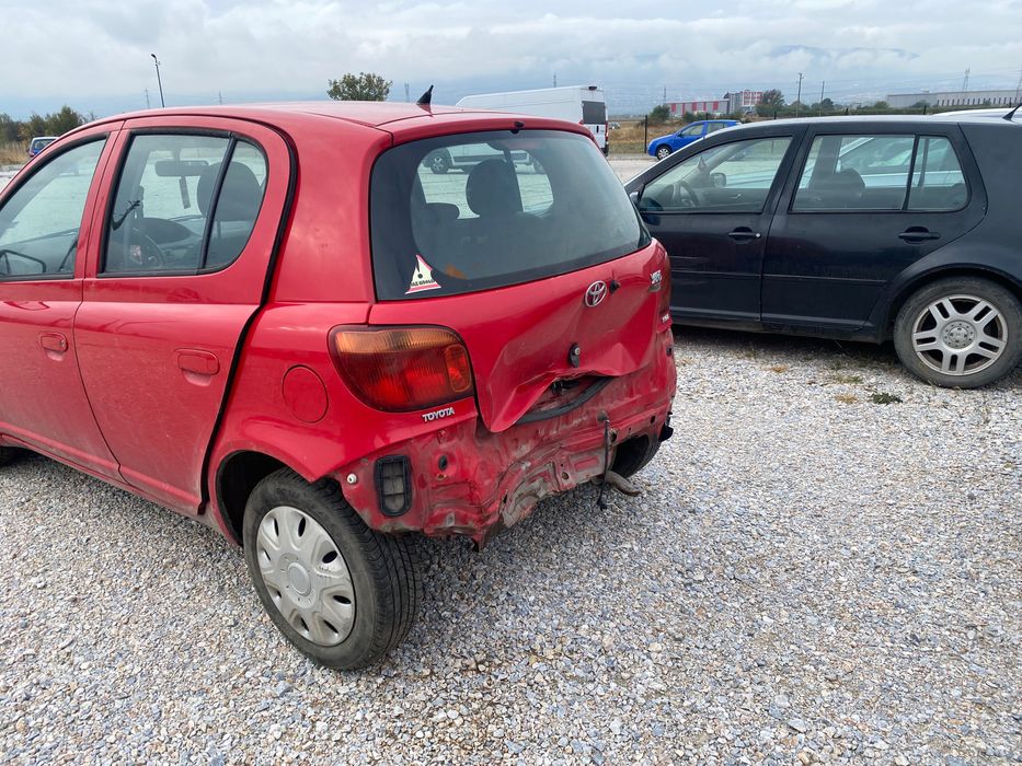Тойота ярис 1.0 на части