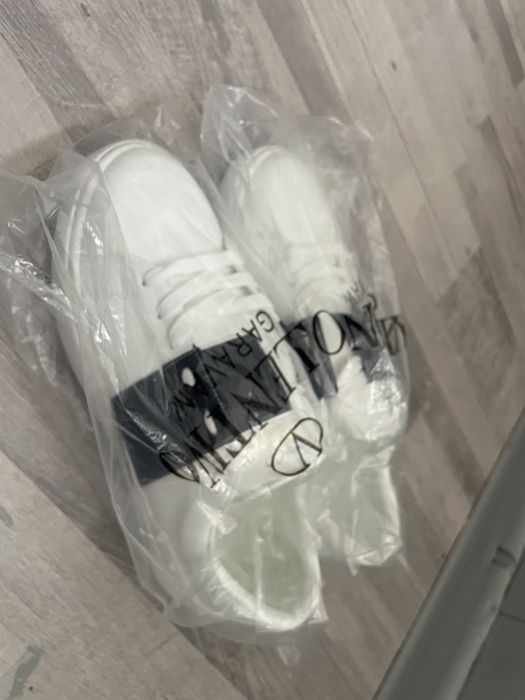 продается кроссовки