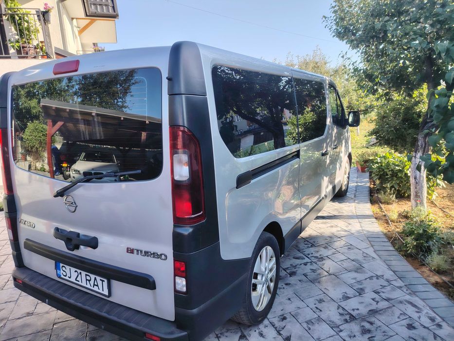 Opel Vivaro 8+1 locuri